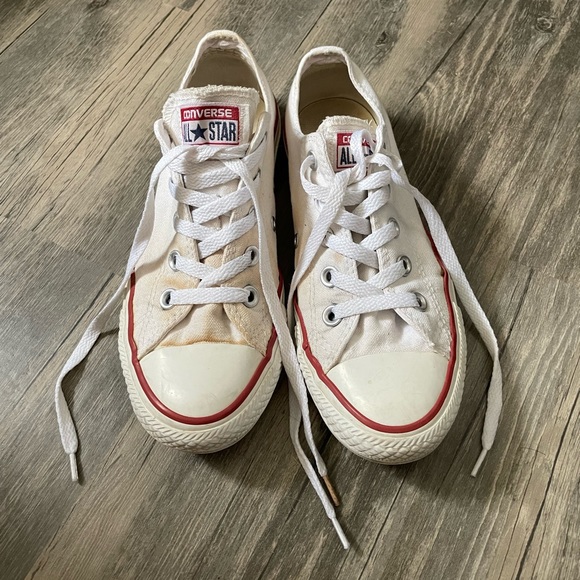 Gently used Converse sneakers size 6 - Picture 1 of 4